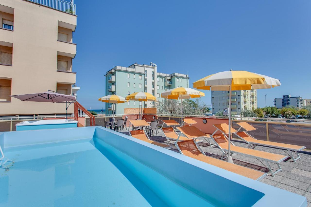 Hotel Joli Чезенатико Экстерьер фото