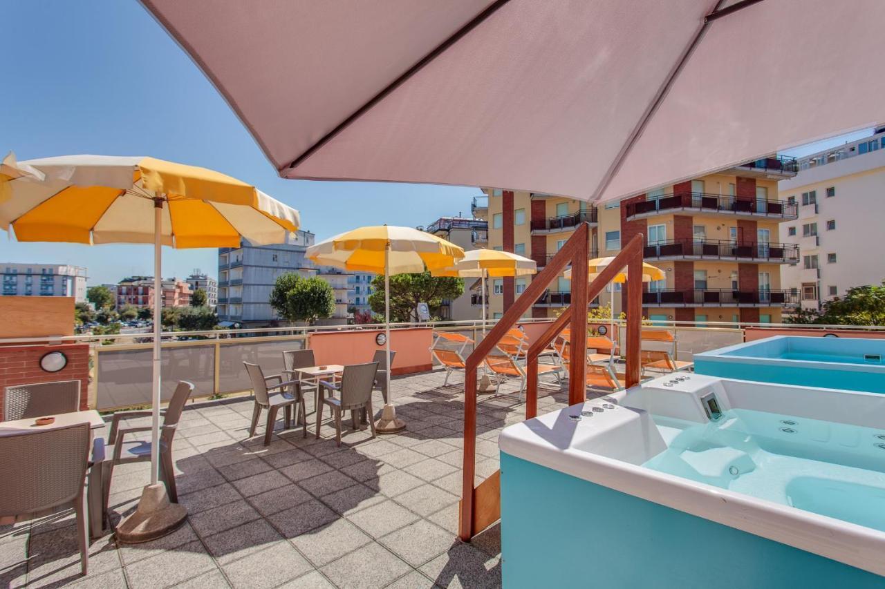 Hotel Joli Чезенатико Экстерьер фото